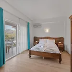 Blue Time Boutique Μαρμαρίς